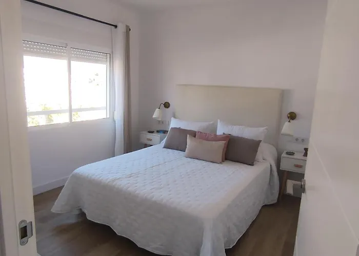 Lunamar Seaviews & Communal Pool * Нерха