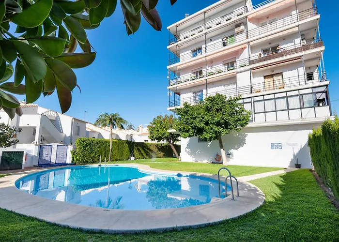 Lunamar Seaviews & Communal Pool